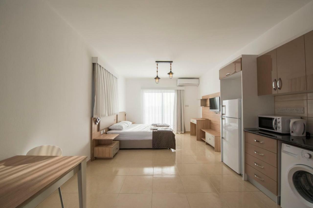 Deniz Airport Suites Nicósia Exterior foto