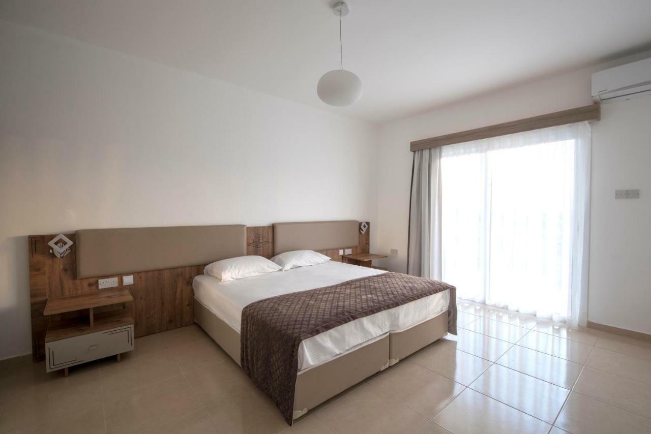 Deniz Airport Suites Nicósia Exterior foto