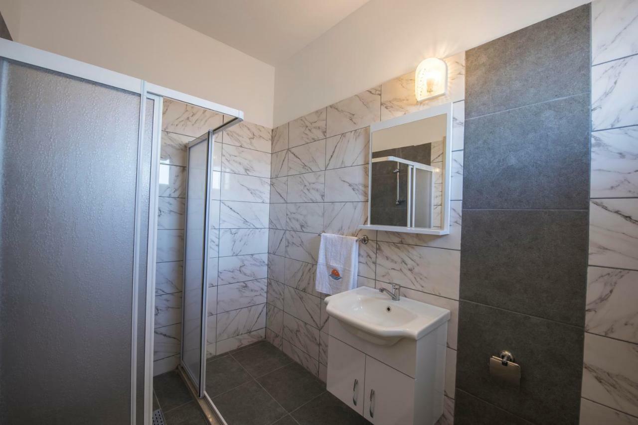 Deniz Airport Suites Nicósia Exterior foto