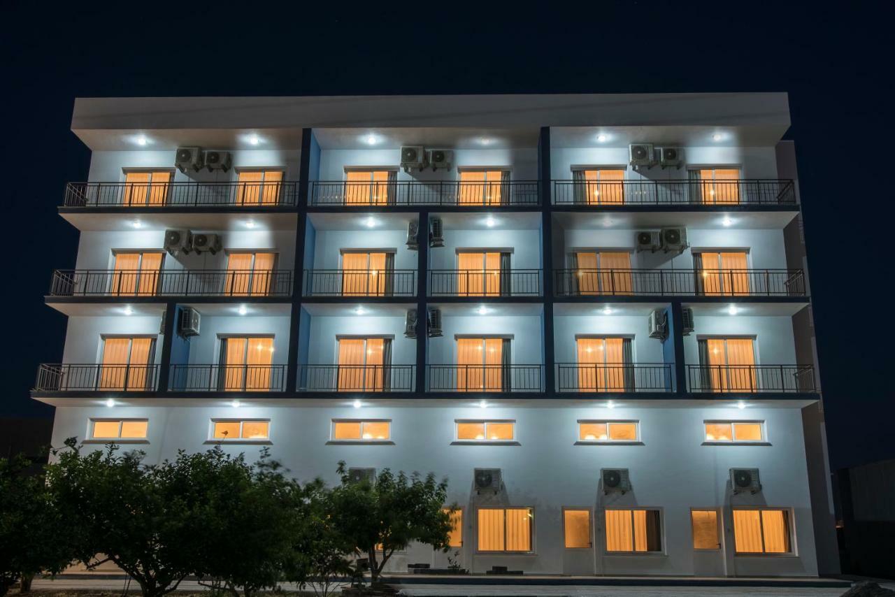 Deniz Airport Suites Nicósia Exterior foto