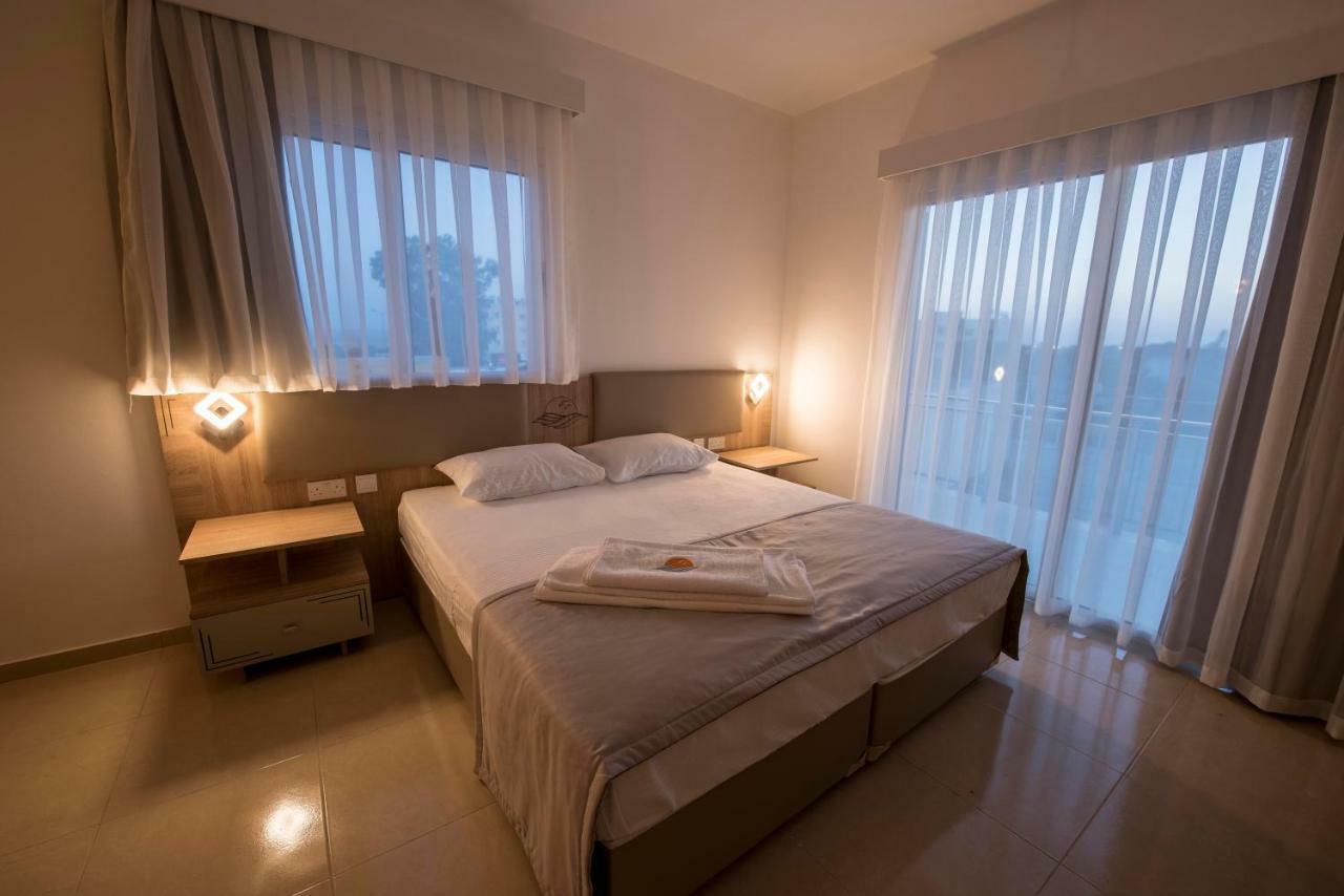 Deniz Airport Suites Nicósia Exterior foto